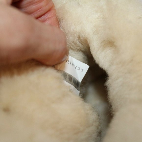 NIB UGG MARCIELLA BUTTON CLASSIC SHORTS BOOTS CHESTNUT 10 - Picture 2 of 11